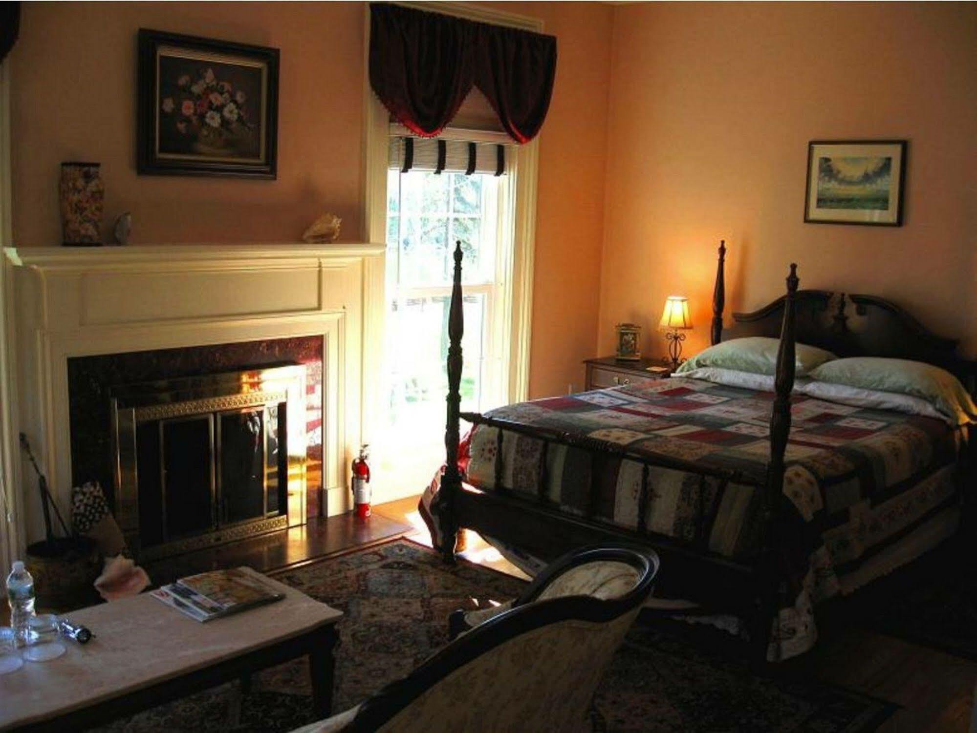 Mariaville Lake B & B Pattersonville 外观 照片
